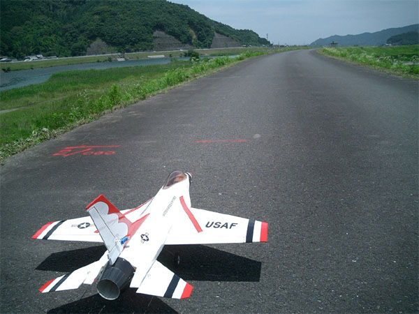 TO_sama_F16_1.jpg